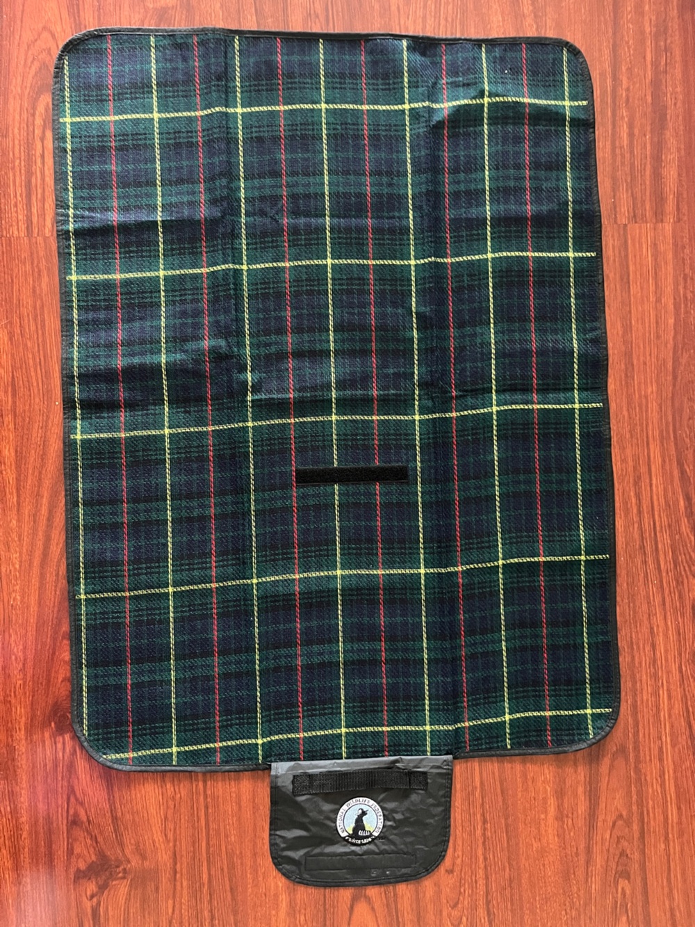 National Wildlife Federation foldable plaid picnic blanket classic tartan design - Picture 2 of 9